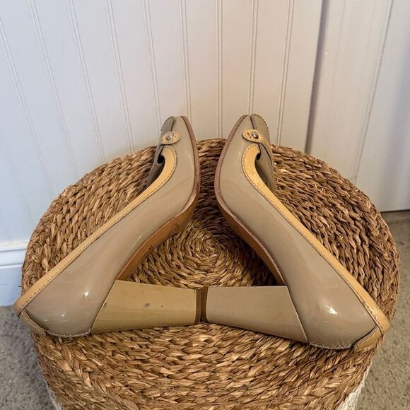 Tod's Grey Taupe Patent Leather Stacked Heels with Buckle - 39 - Great Condition - Picture 7 of 13